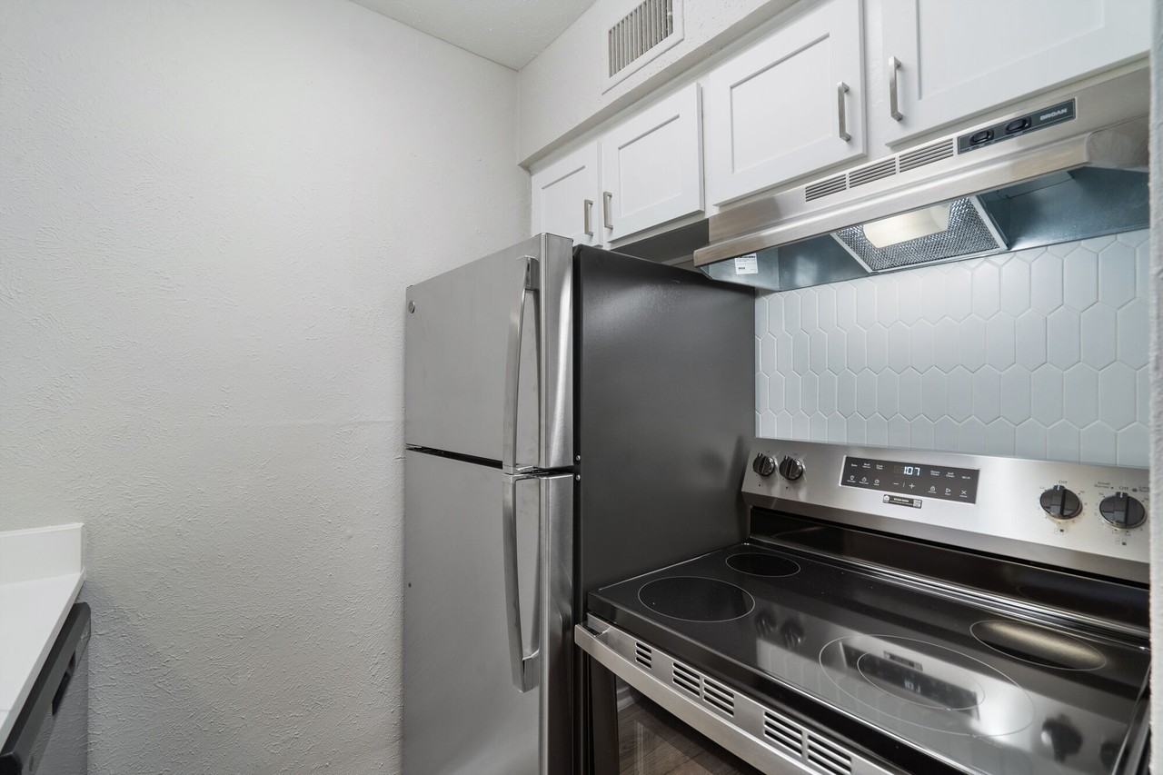 Loreto Apartment Homes - Photo 3 of 18