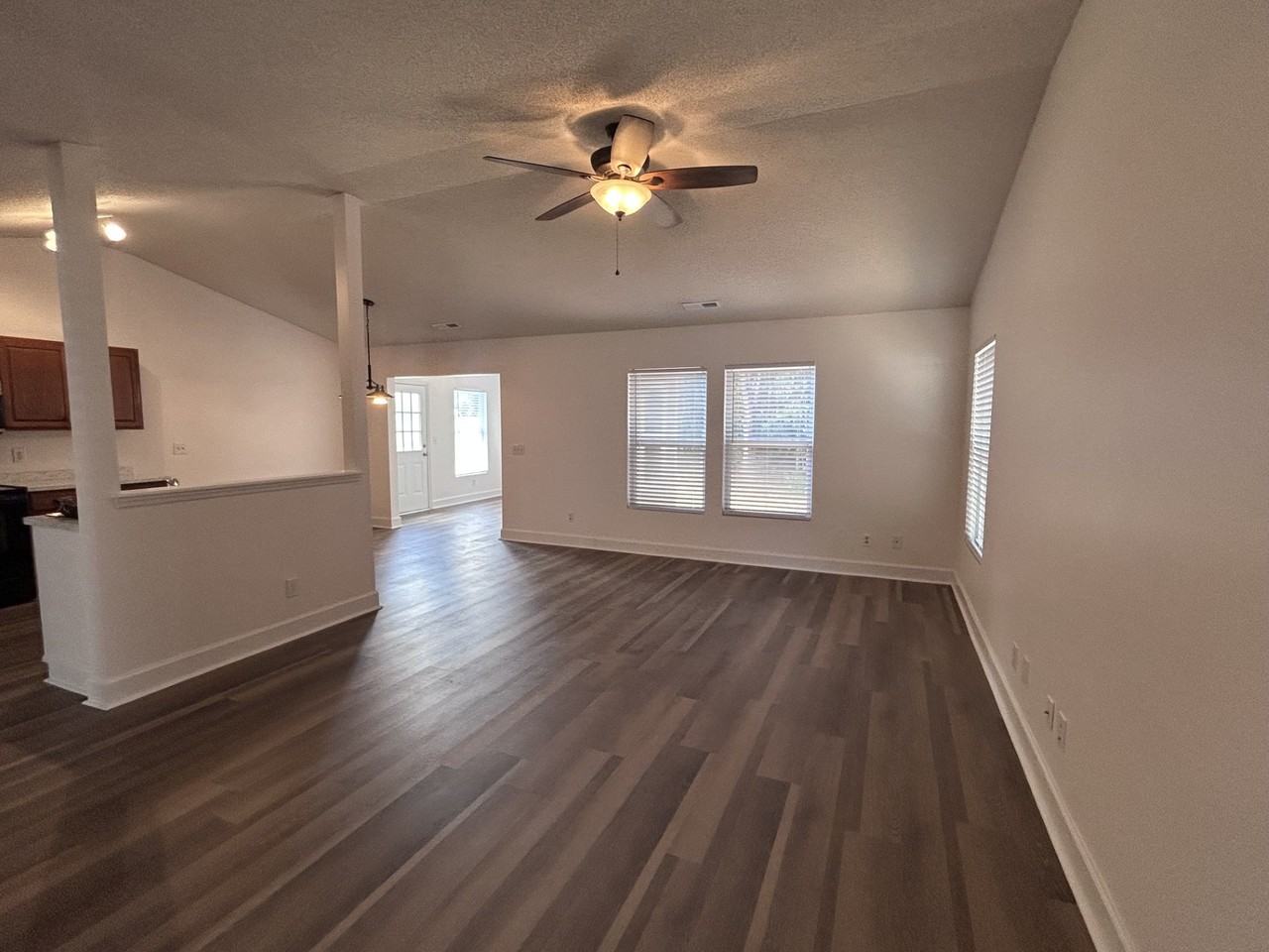 218 Bellegrove Dr - Photo 4 of 26