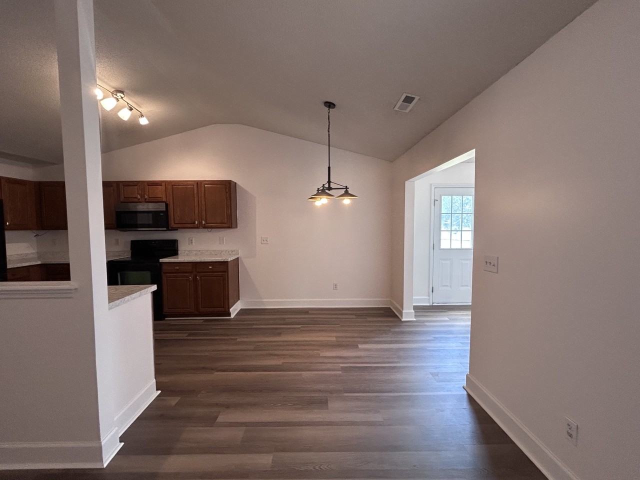 218 Bellegrove Dr - Photo 5 of 26