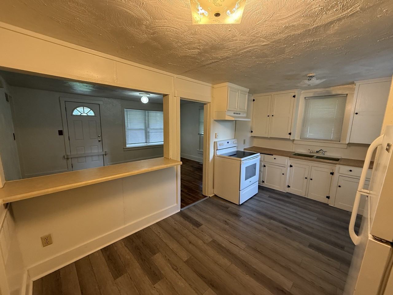323 Ming St - Photo 4 of 10