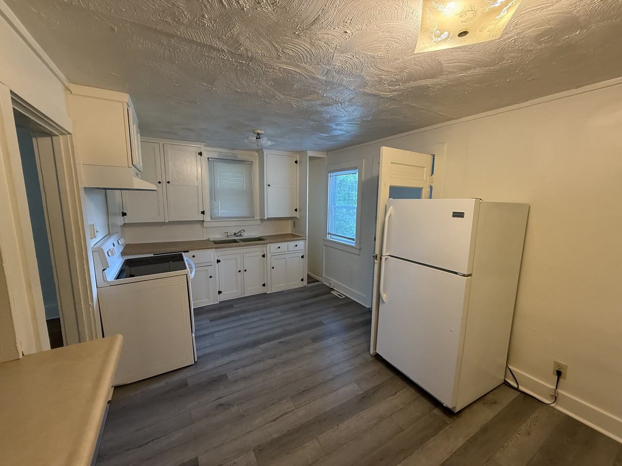 323 Ming St - Photo 5 of 10