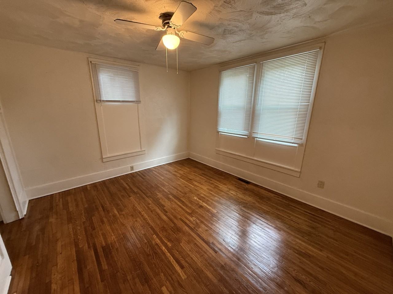 323 Ming St - Photo 6 of 10