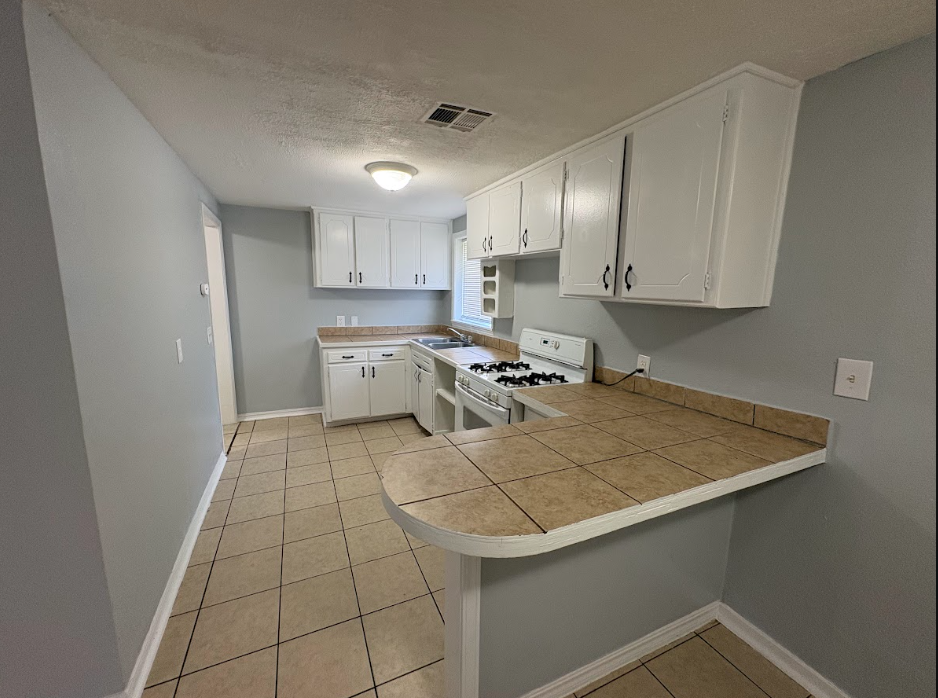 1936 Lariet Ln - Photo 4 of 14