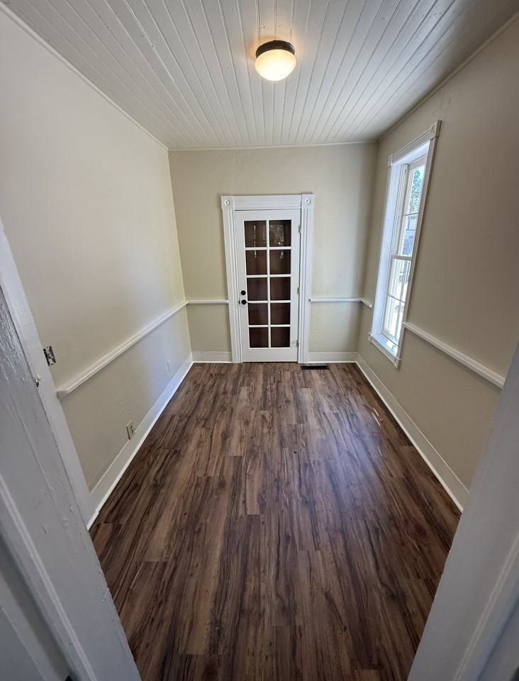 303 Pine St - Photo 5 of 8