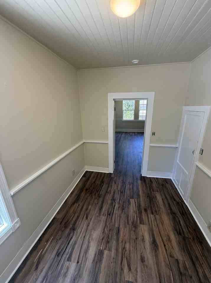 303 Pine St - Photo 6 of 8