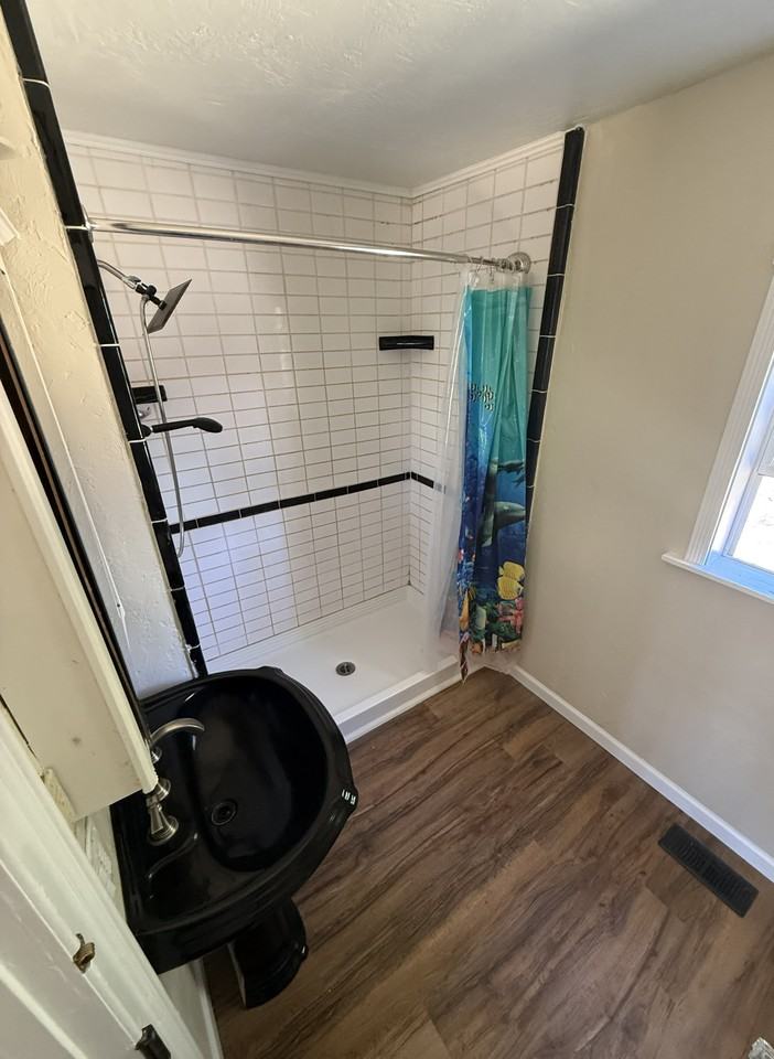 303 Pine St - Photo 7 of 8