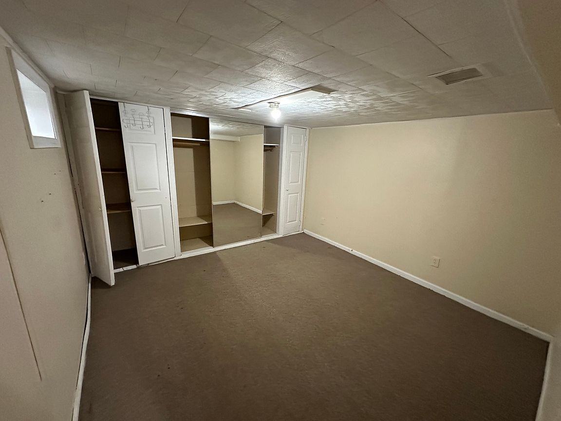 1540 Unionport Rd - Photo 2 of 4