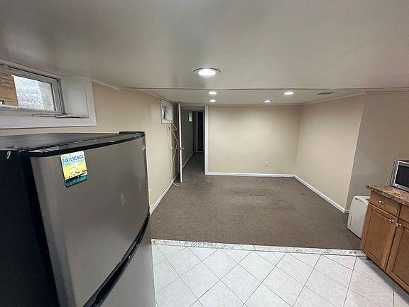 1540 Unionport Rd - Photo 4 of 4