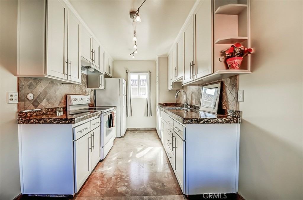 555 S La Veta Park Cir - Photo 3 of 18