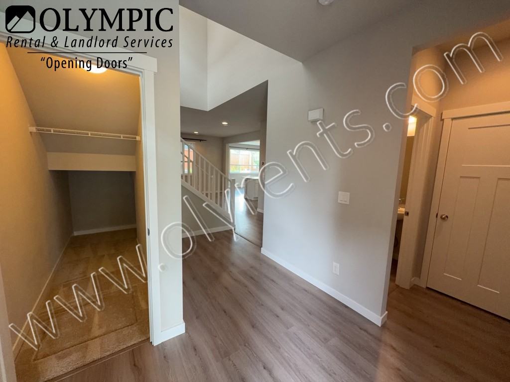 1915 Seven Oaks St Se - Photo 4 of 32