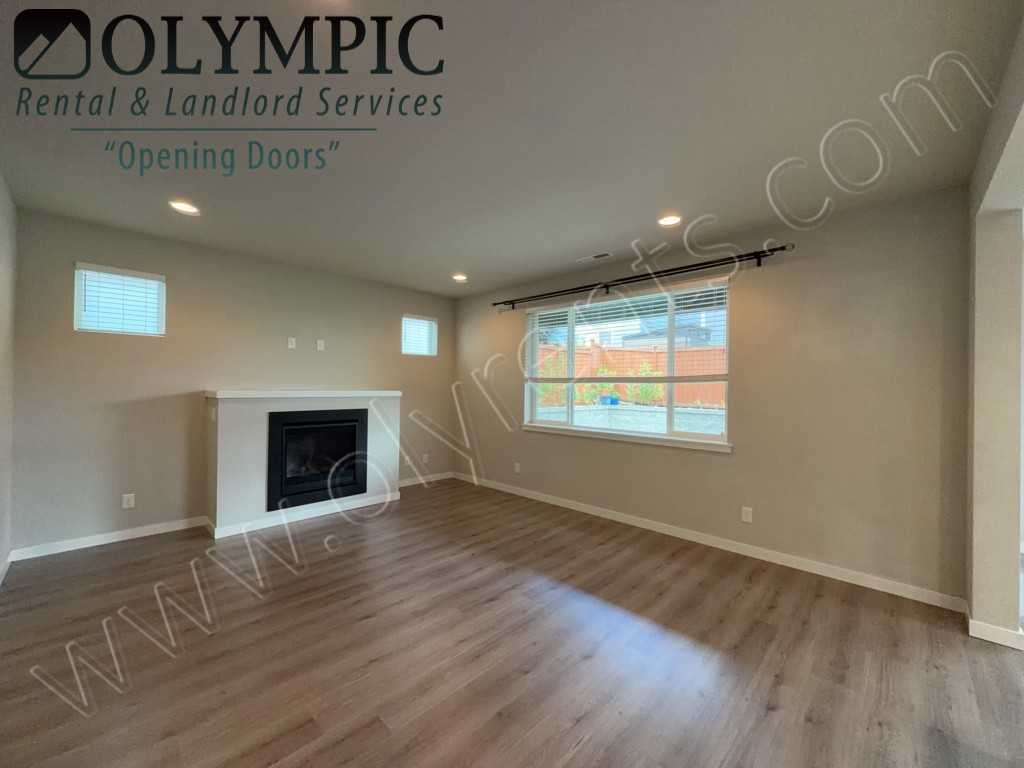 1915 Seven Oaks St Se - Photo 6 of 32
