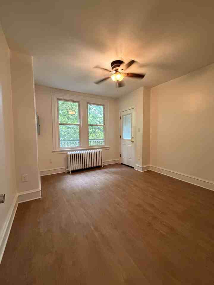 7774 Montgomery Ave - Photo 5 of 16