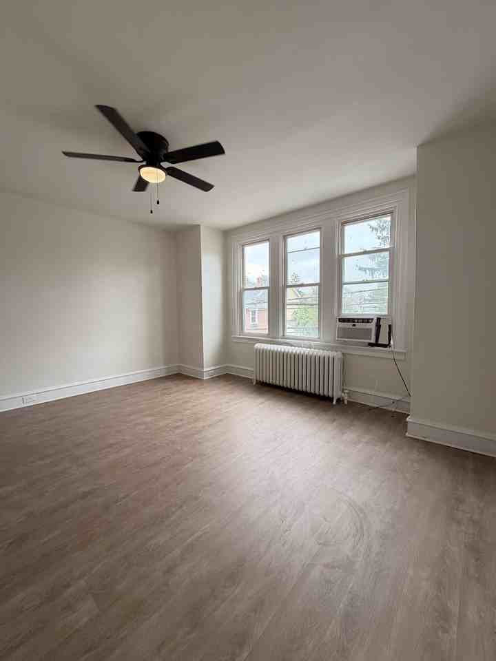 7774 Montgomery Ave - Photo 6 of 16