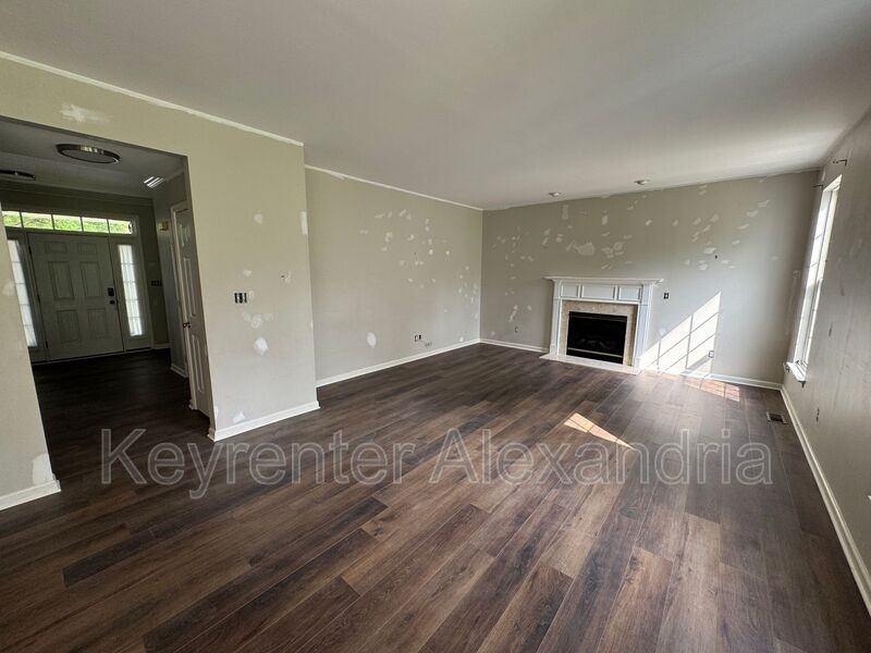 17753 Avenel Ln - Photo 5 of 24