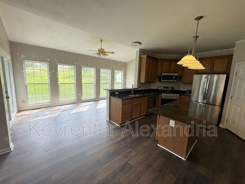 17753 Avenel Ln - Photo 6 of 24