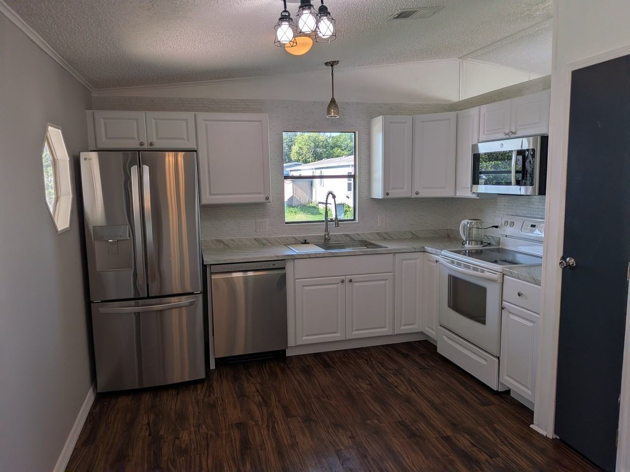 36037 Coleus Ave - Photo 5 of 21