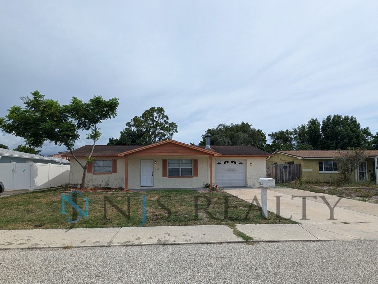 7024 Rockwood Dr - Photo 2 of 17