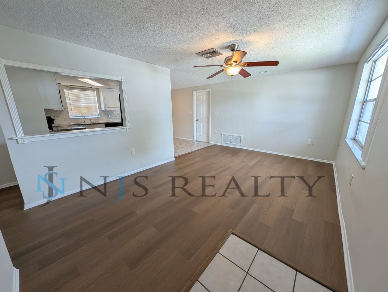 7024 Rockwood Dr - Photo 3 of 17