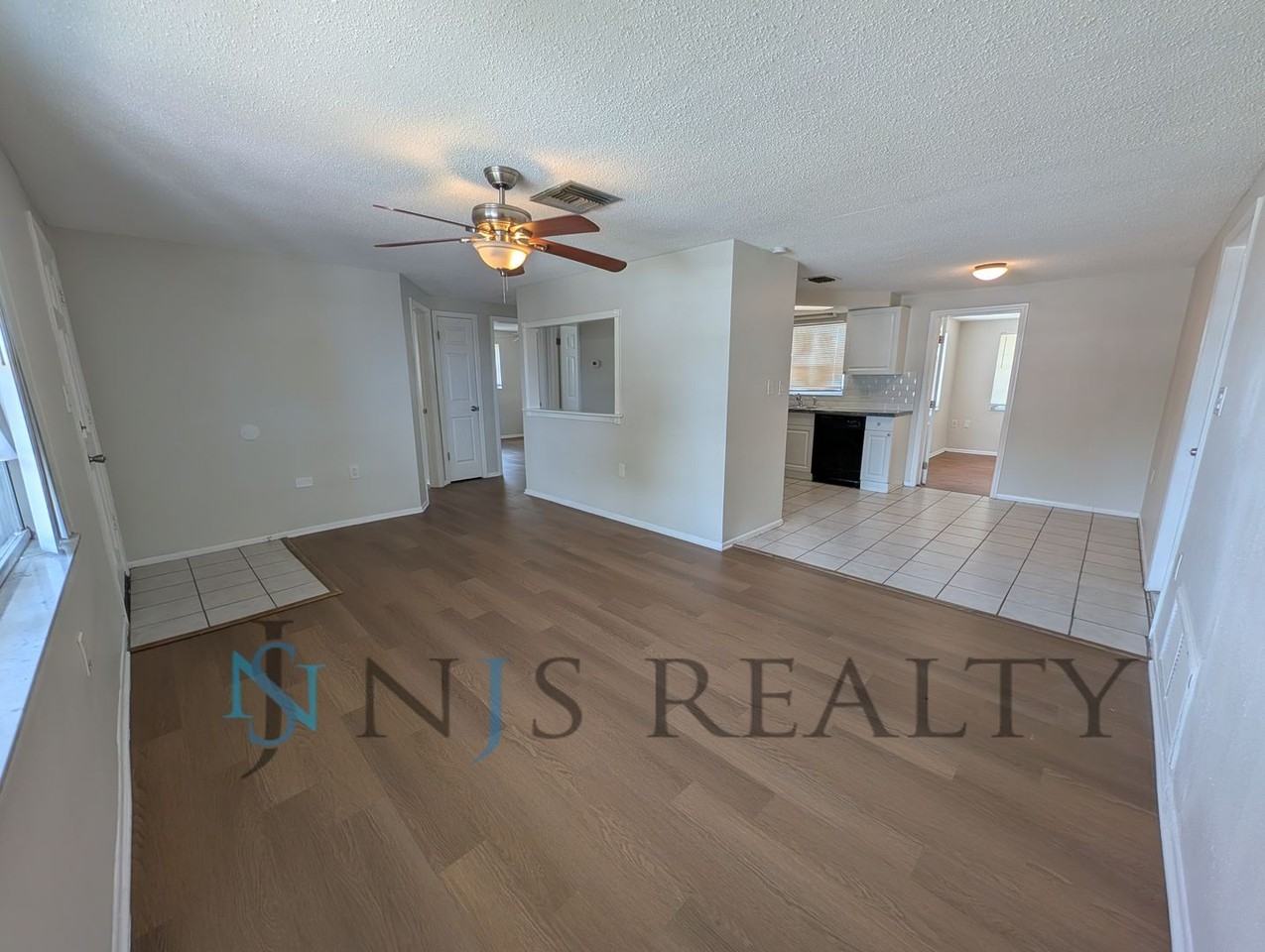 7024 Rockwood Dr - Photo 4 of 17