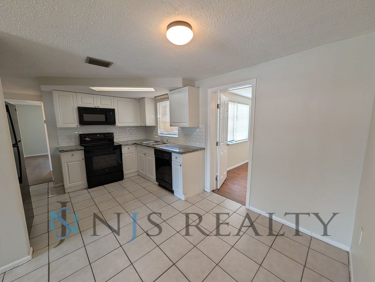 7024 Rockwood Dr - Photo 6 of 17