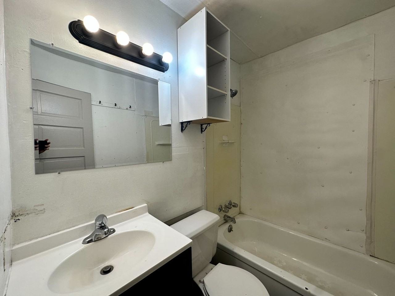 417 N Kline St - Photo 3 of 9