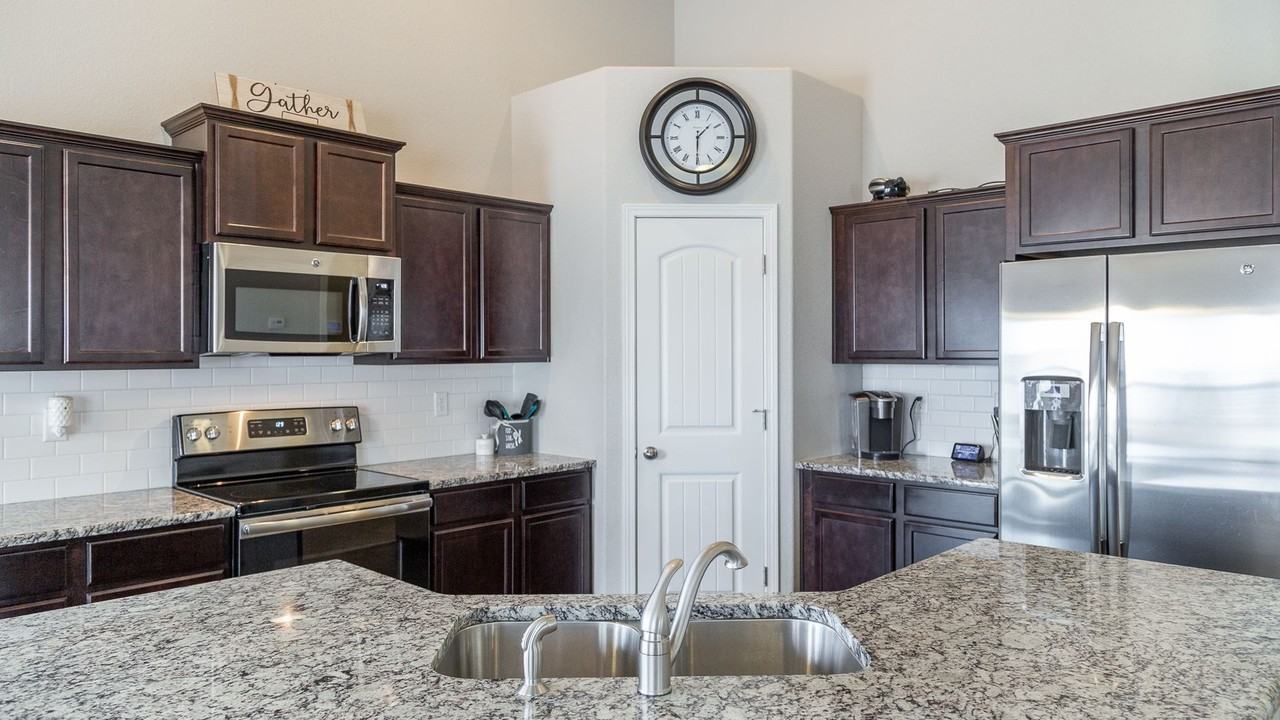 8141 Misty Moon Dr - Photo 2 of 34