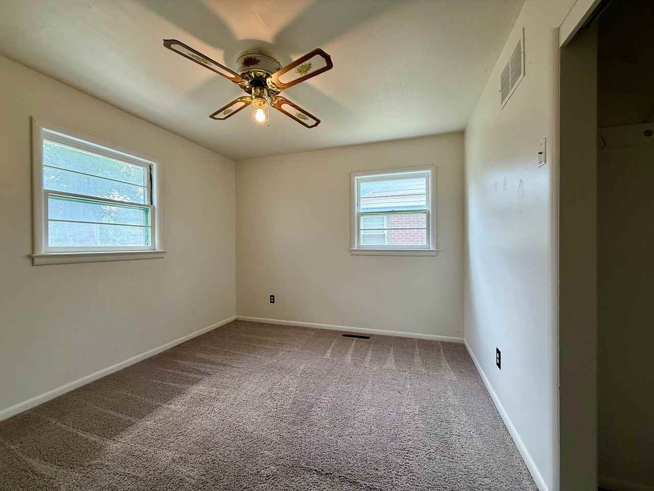 348 S Derby Ave - Photo 7 of 25