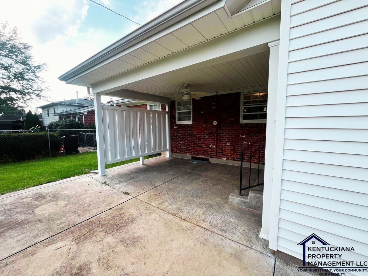 9400 Habersham Dr - Photo 3 of 16
