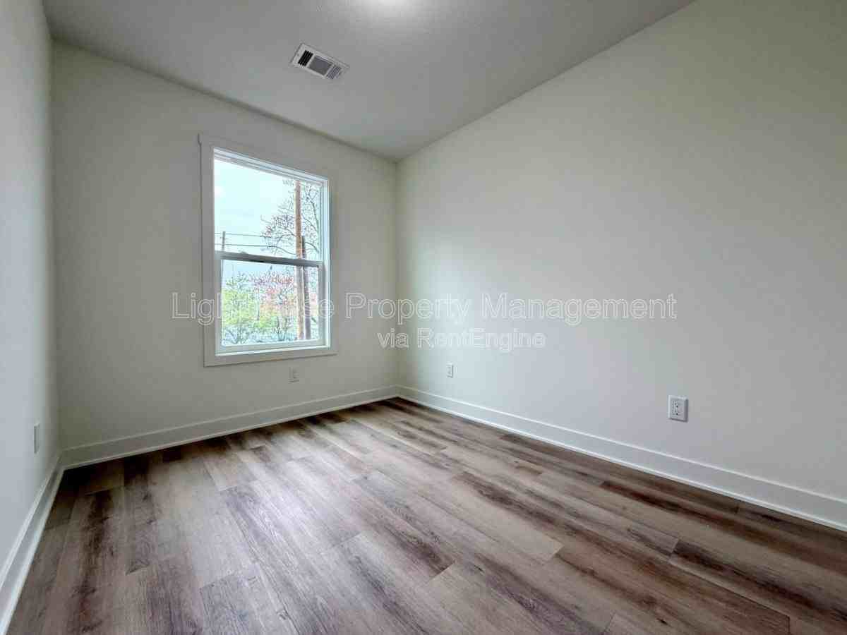 313 Orchard Ave #2 - Photo 4 of 10