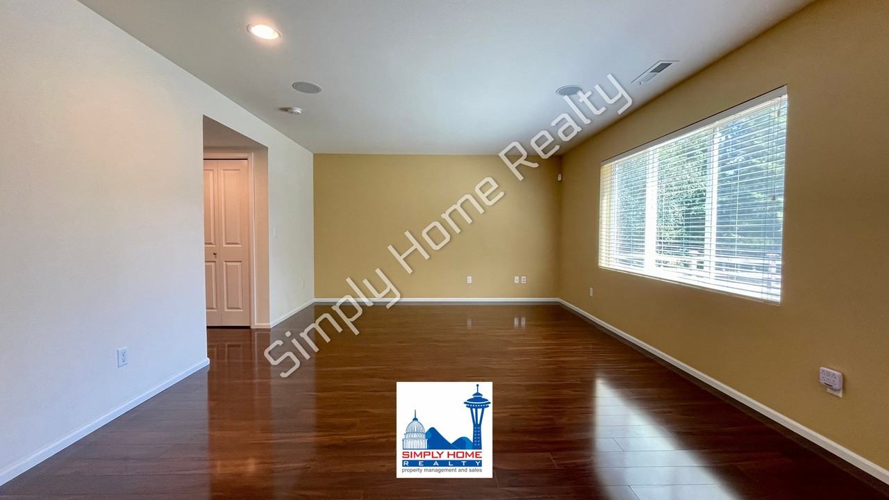 8715 Madrid St Ne - Photo 3 of 25