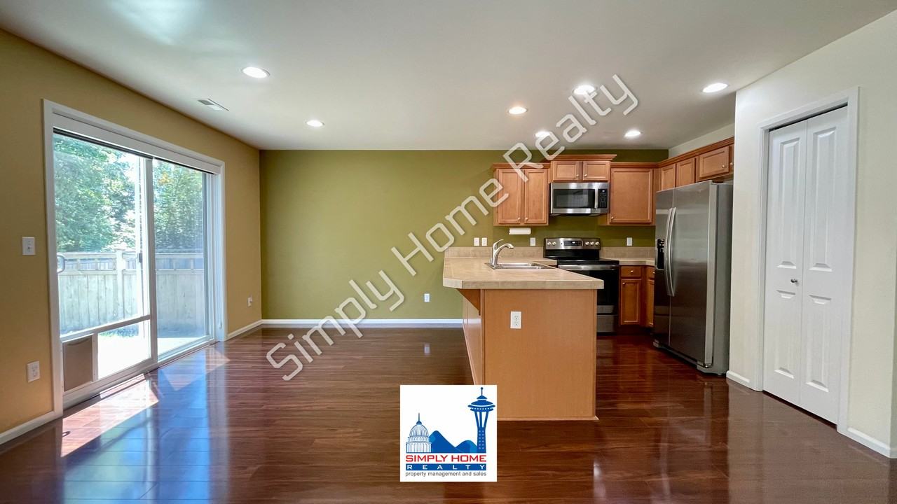 8715 Madrid St Ne - Photo 4 of 25