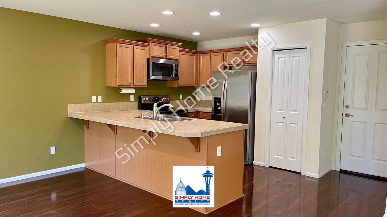 8715 Madrid St Ne - Photo 5 of 25