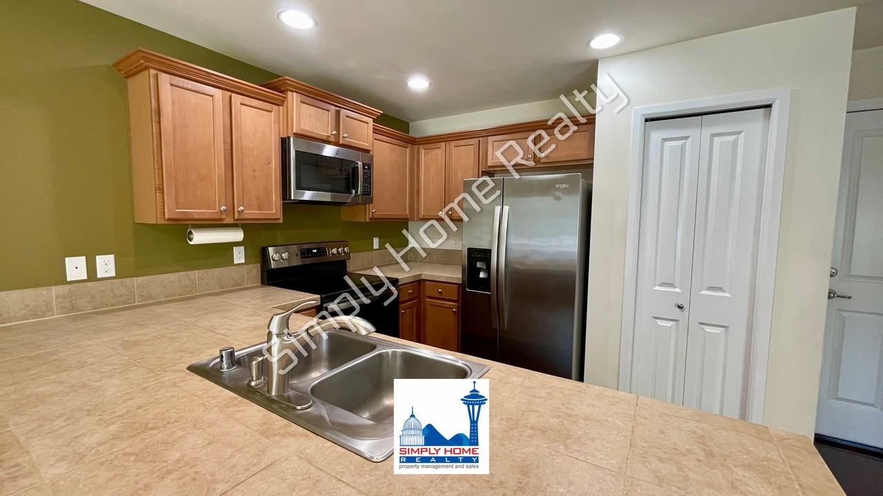 8715 Madrid St Ne - Photo 6 of 25
