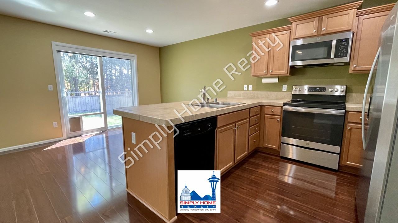 8715 Madrid St Ne - Photo 7 of 25