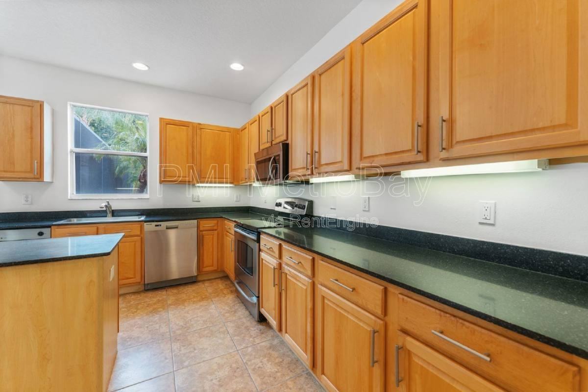 10886 Cory Lake Dr - Photo 3 of 10