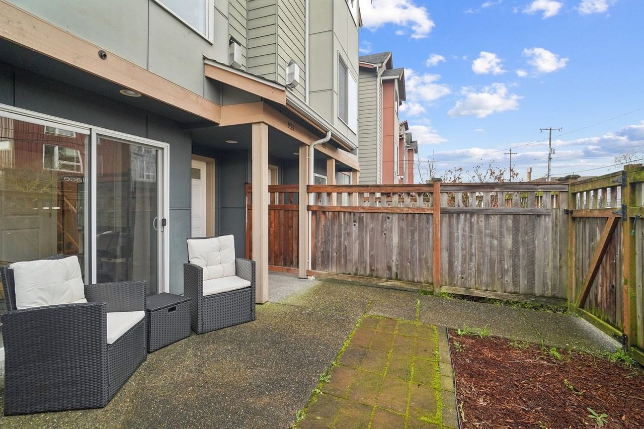926 N 96th St - Photo 2 of 26