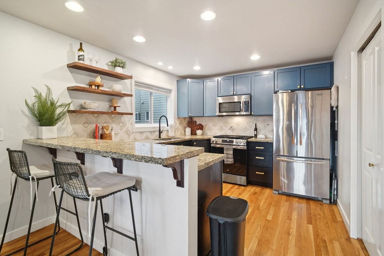 926 N 96th St - Photo 3 of 26