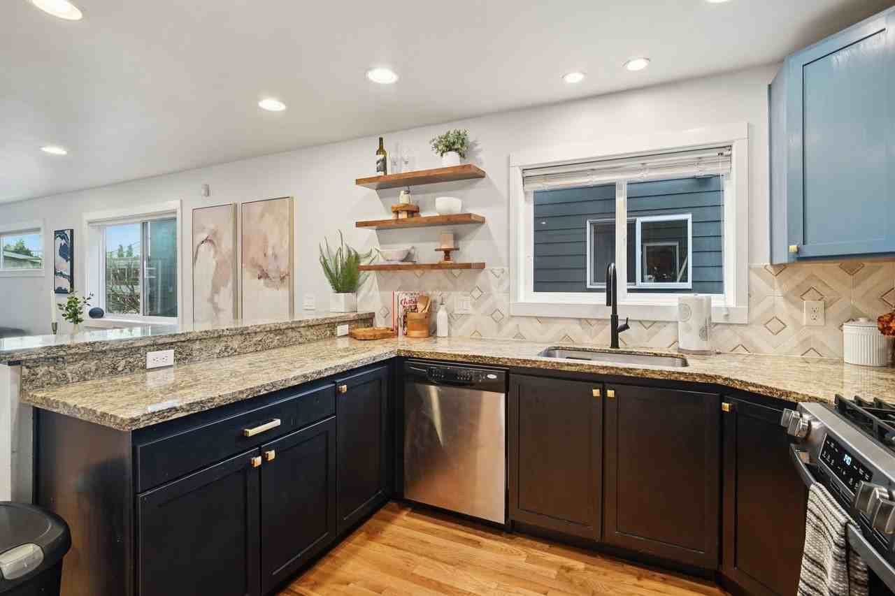 926 N 96th St - Photo 4 of 26