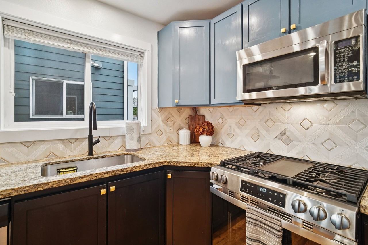 926 N 96th St - Photo 5 of 26