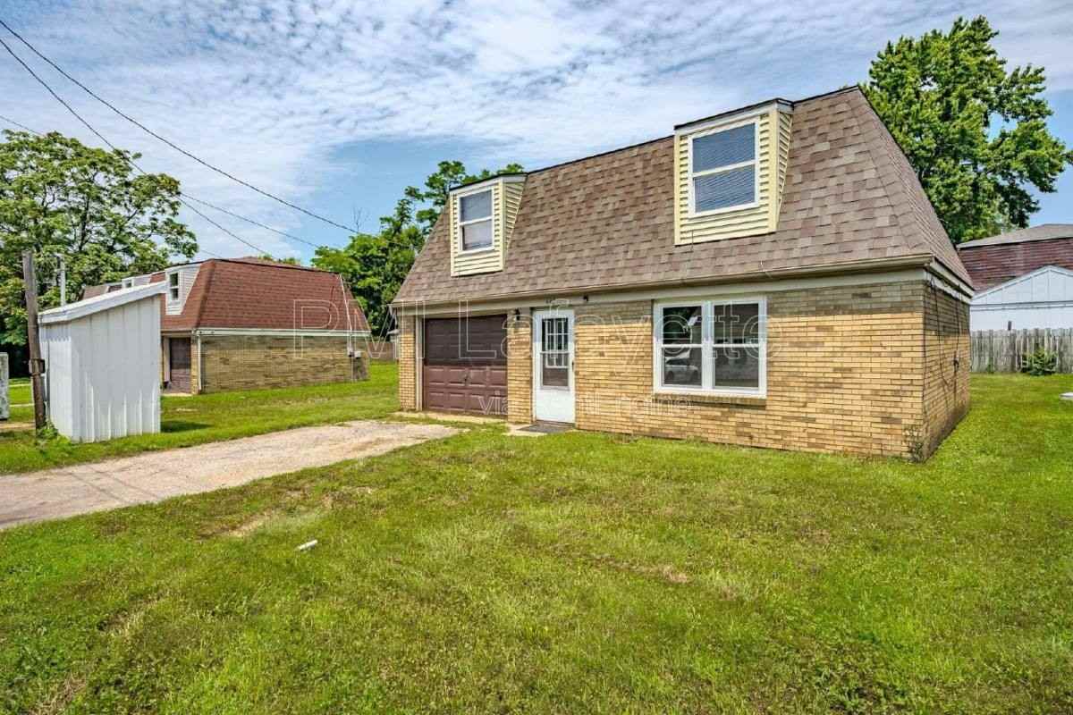 442 Lamplighter Ln - Photo 3 of 10