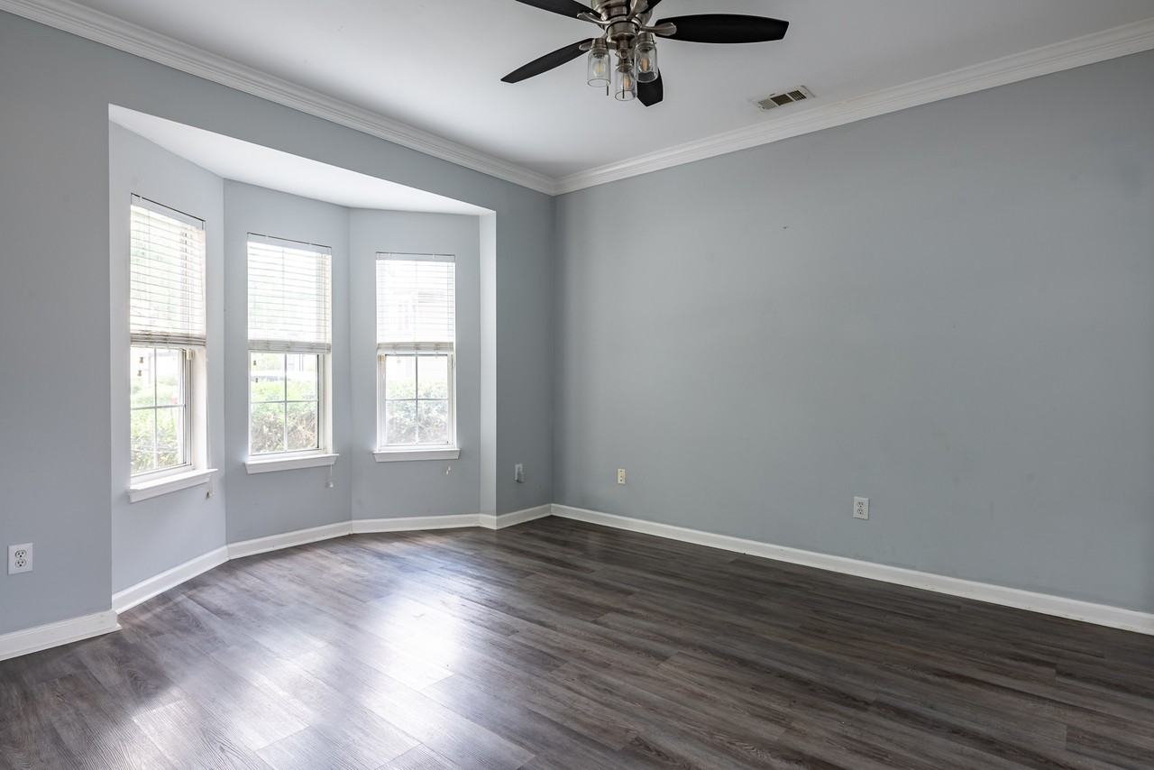 7702 Parkside Dr - Photo 4 of 37