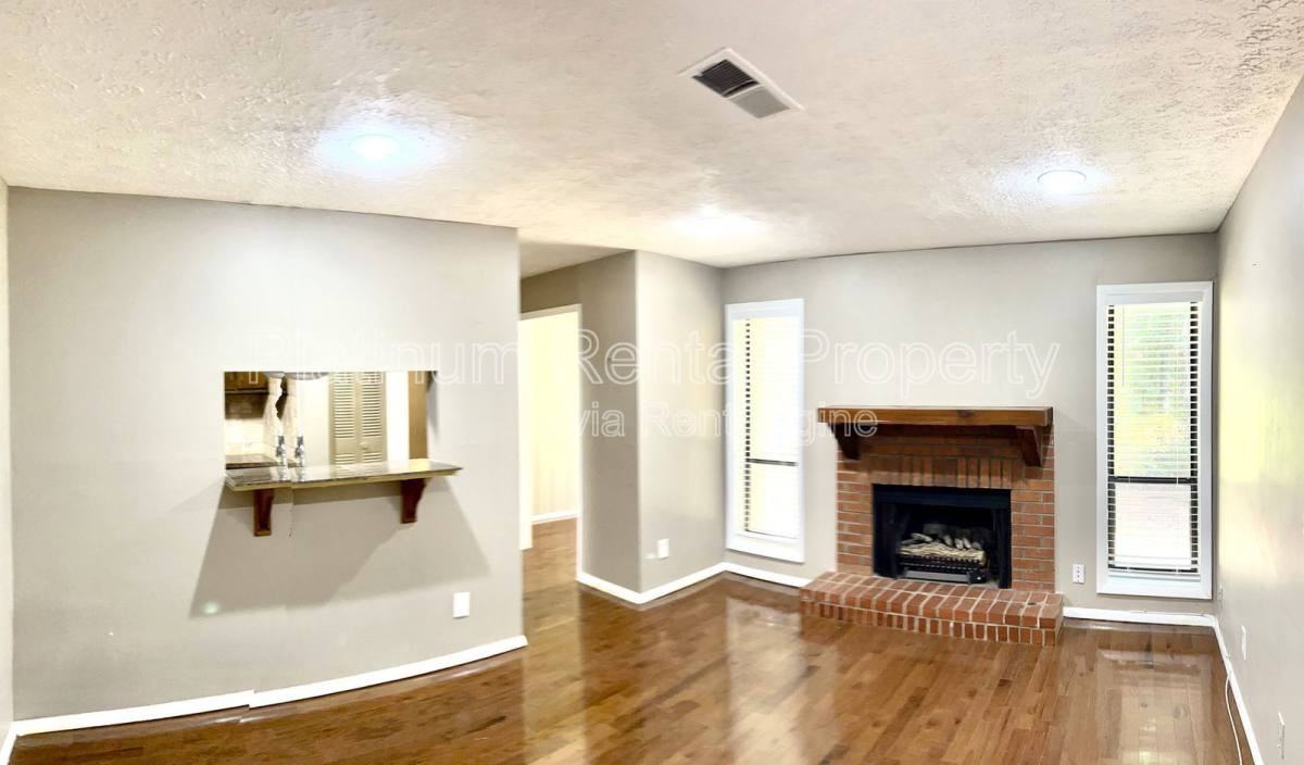 1555 Terrell Mill Place SE E - Photo 5 of 10