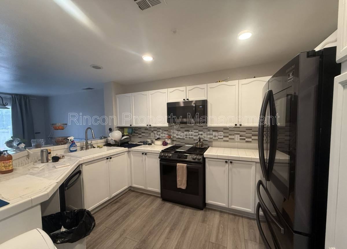1220 Nautical Way - Photo 2 of 10