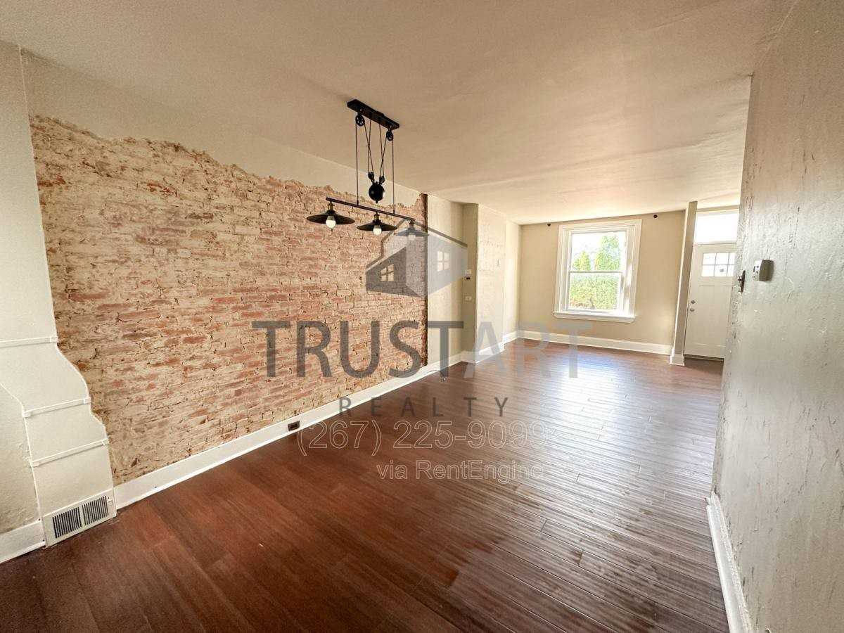 3885 Manor St #1 - Photo 3 of 10