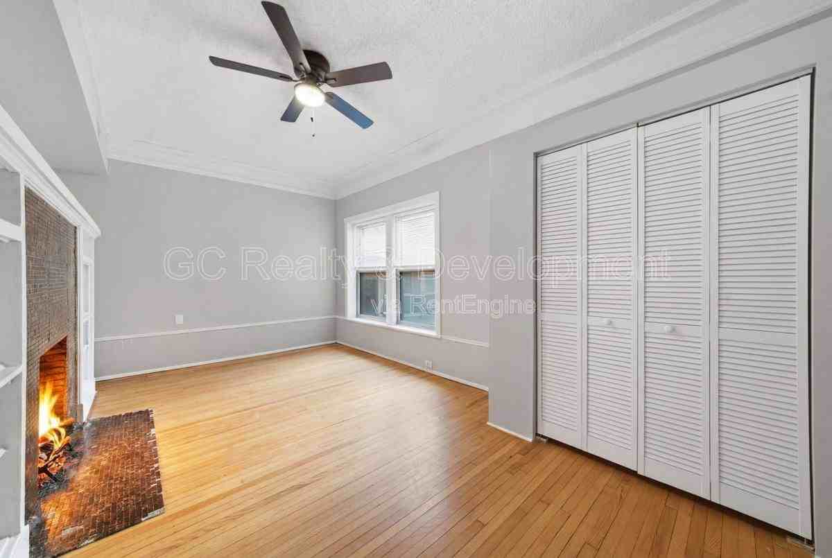 941 E Hyde Park Blvd #1 - Photo 3 of 19