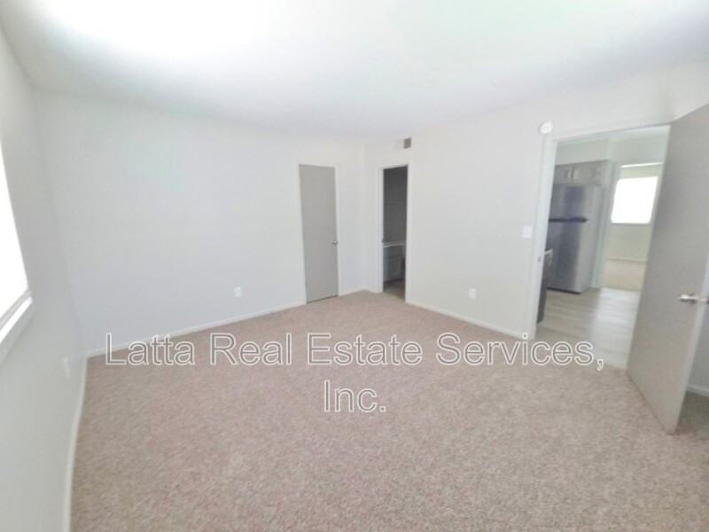 402 W 31st St #101A - Photo 6 of 8