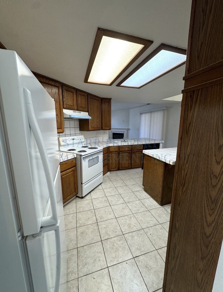 6059 Gentry Ave - Photo 6 of 22