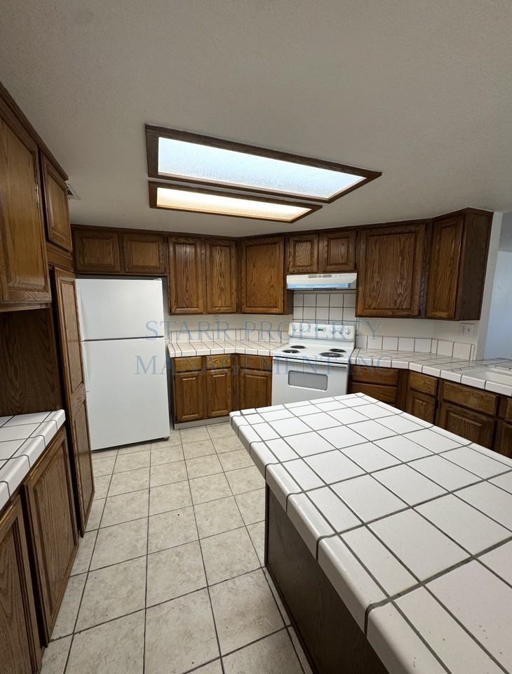 6059 Gentry Ave - Photo 7 of 22