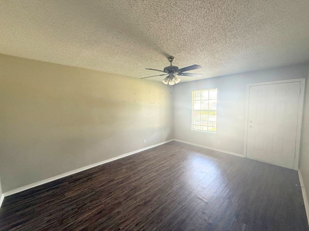 1830 Lexington Rd - Photo 4 of 16
