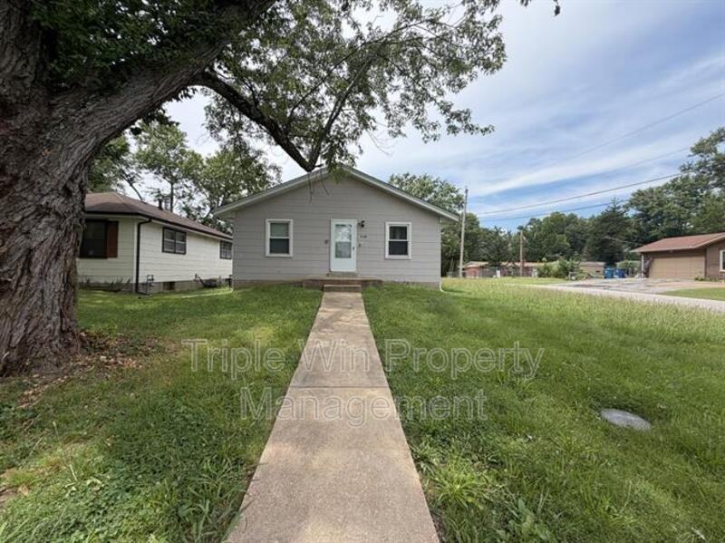 9739 Balboa Dr - Photo 2 of 23